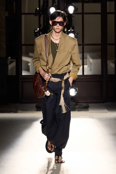 Look 3